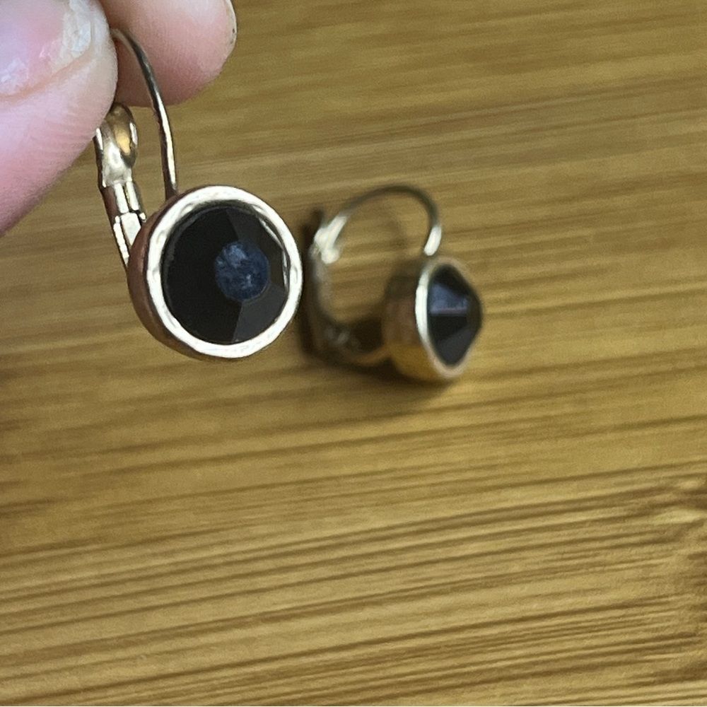 Elegant Gold and Black Drop Earrings - Picture 2 of 6